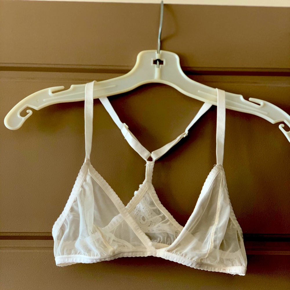 White classy bralette with lace